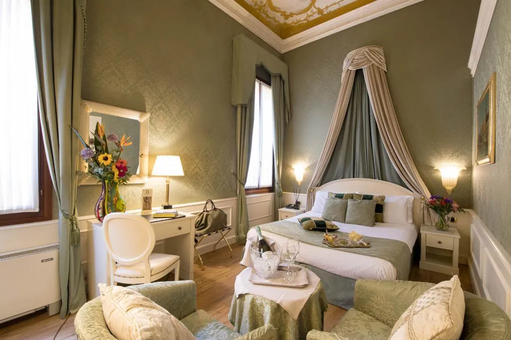 JUNIOR SUITE CANAL VIEW Room, Duodo Palace, Venice