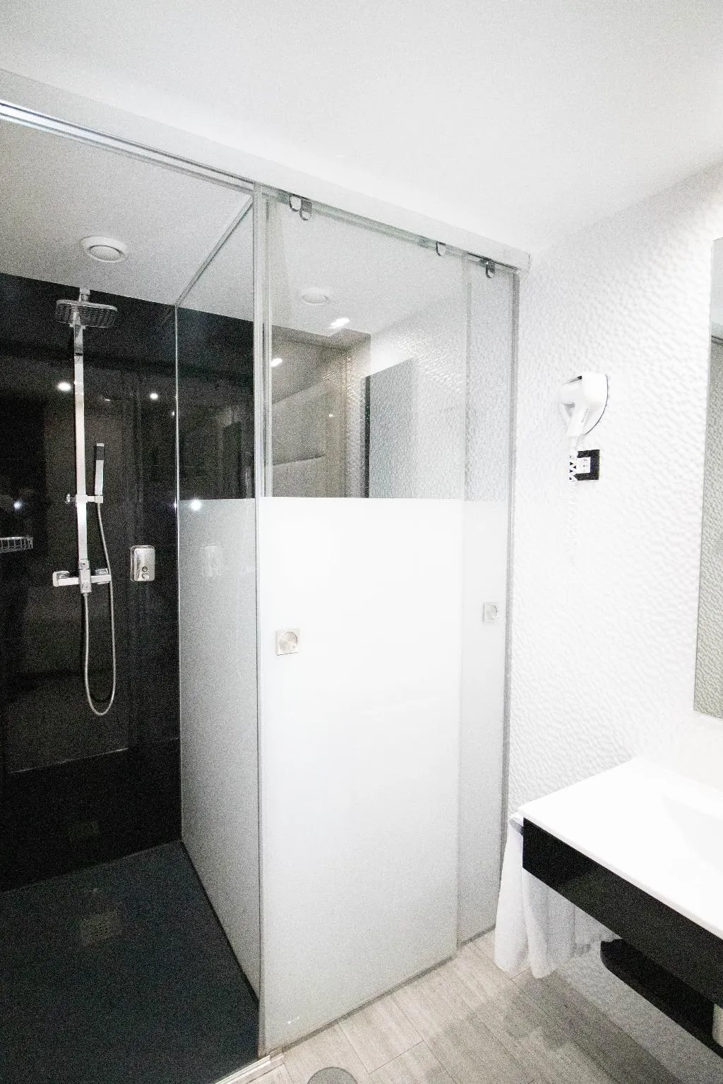 DOUBLE STANDARD Room, Avenida de España, Madrid