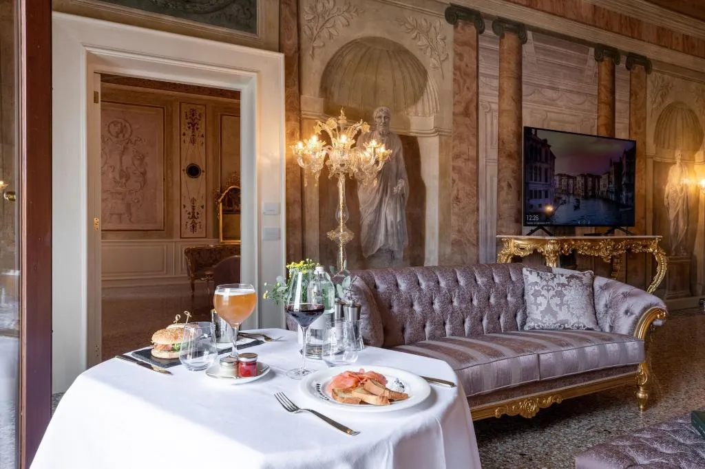 SUITE Presidential Room, Cà Bonfadini Historic Experience, Venice