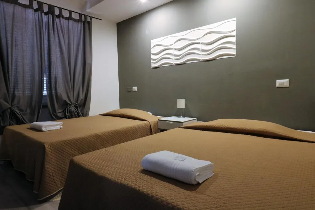 Room, Guest House Minas, Milan