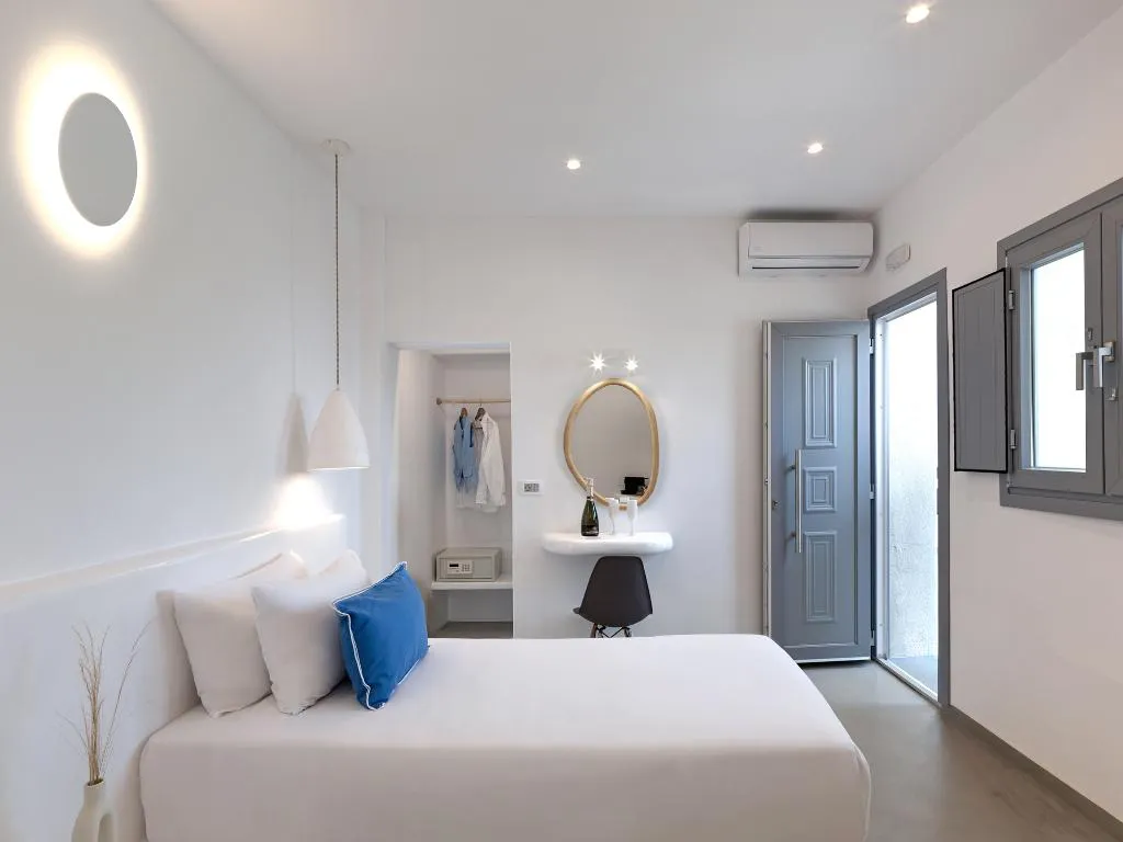 TWIN Accesible Deluxe  Room, Tatakis Design Hotel, Fira, Santorini