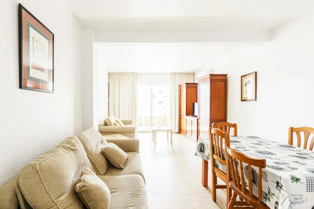 APARTMENT THREE BEDROOMS TWO BATHROOMS Room, Apartamentos Maja Beach, Costa Blanca