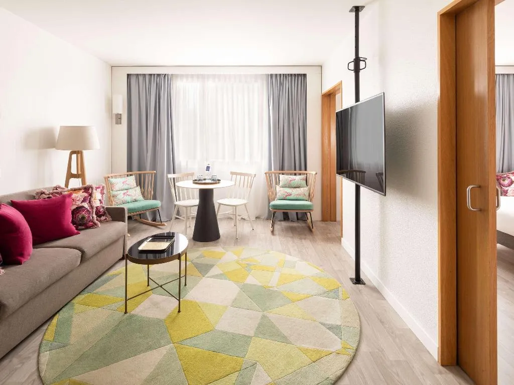 SUITE KING SIZE BED Room, Novotel Barcelona Cornella, Barcelona