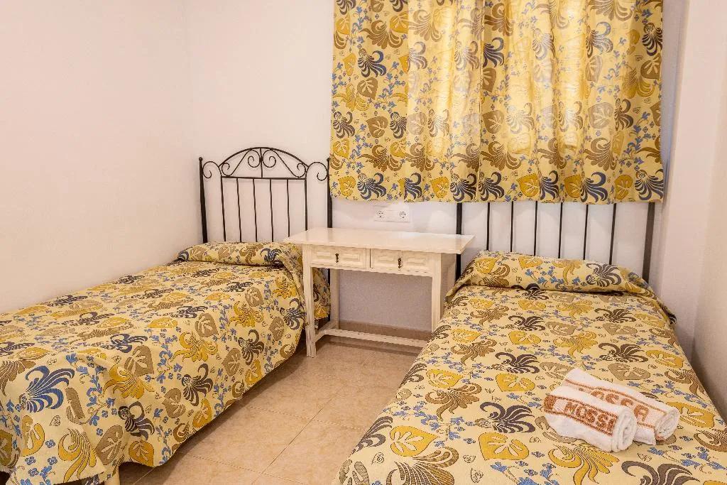 APARTMENT CAPACITY 6 TWO BEDROOMS Room, Hamilton Court, Menorca