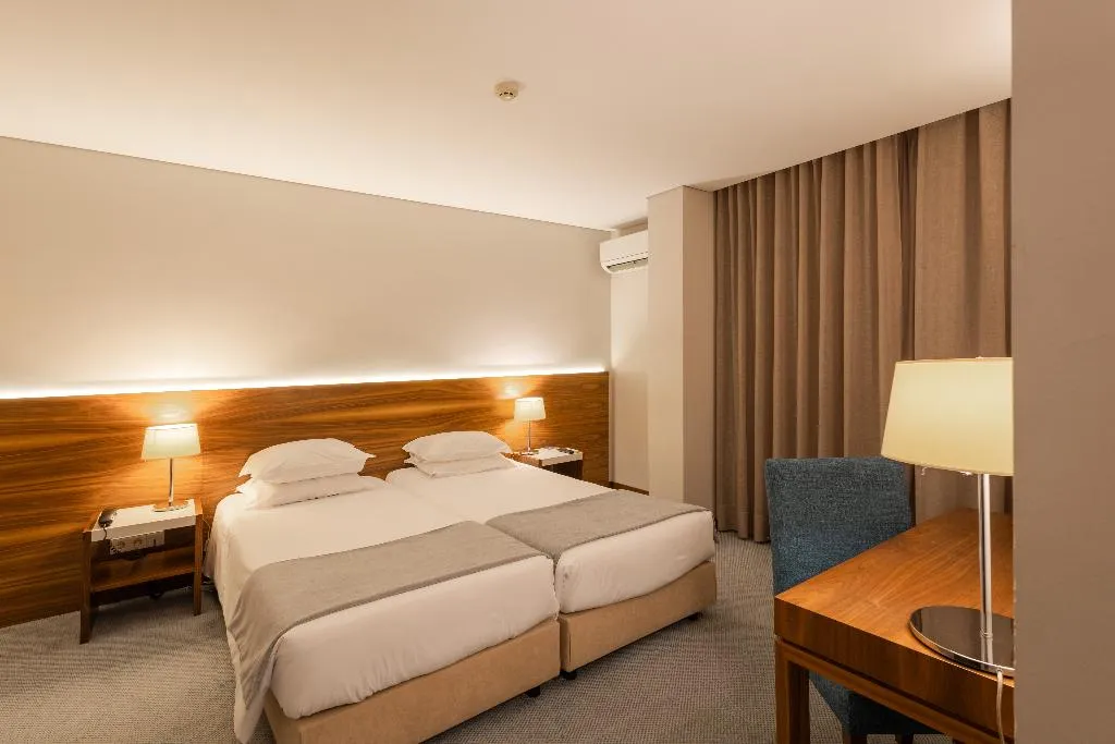 Double or Twin STANDARD Room, Navarras, Porto