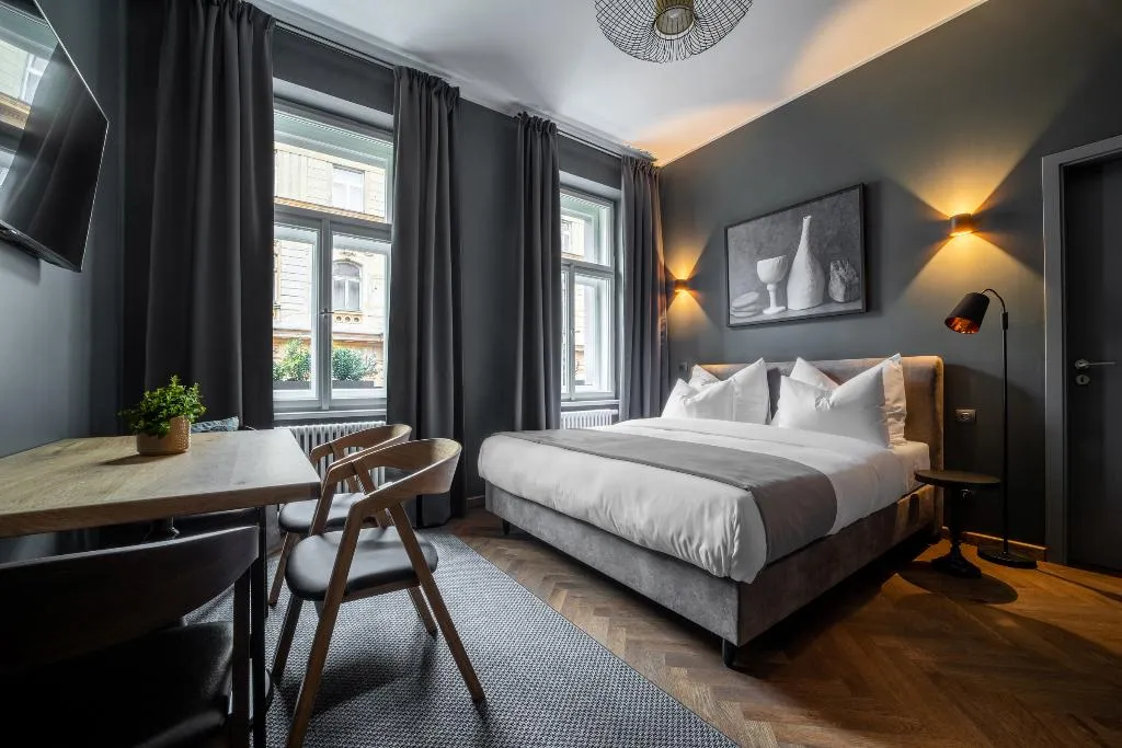 SUITE TWO BEDROOMS Room, The Viaduct - Suites & More, Prague