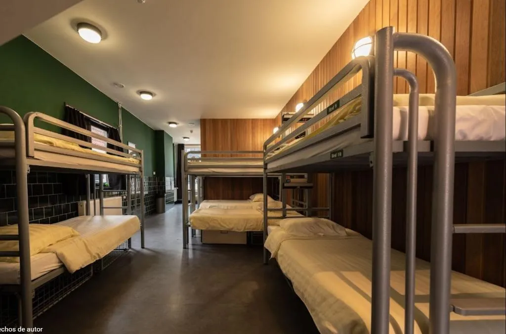 Bed in dormitory FEMALE ROOM WITH SHARED BATHROOM Room, Durty Nelly's Inn, Amsterdam