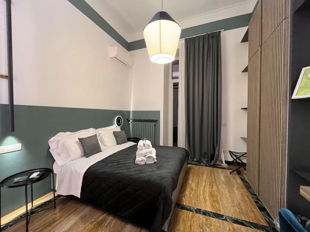 Room, Rettifilo 311, Naples