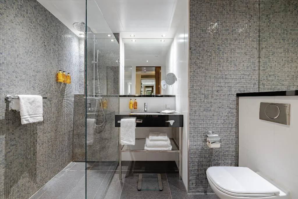 DOUBLE PREMIUM KING BED Room, Crowne Plaza Amsterdam-South, Amsterdam