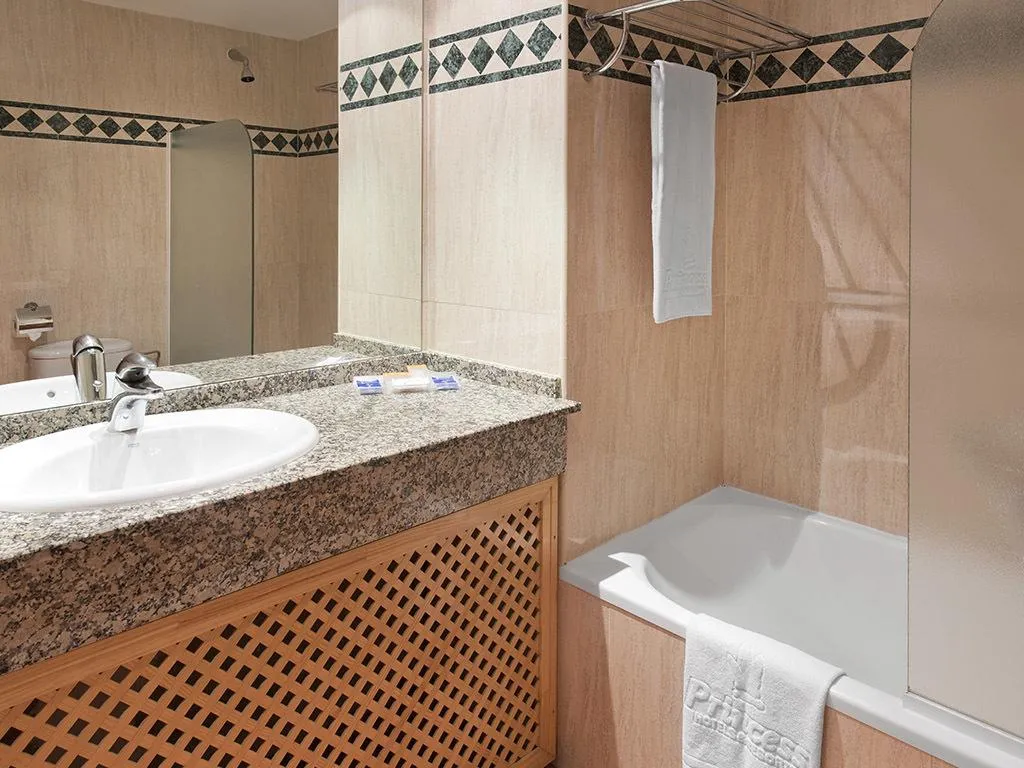 FAMILY ROOM CAPACITY 6 Room, Fuerteventura Princess, Fuerteventura