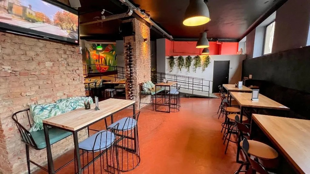 Bar, Queen Hostel, Milan