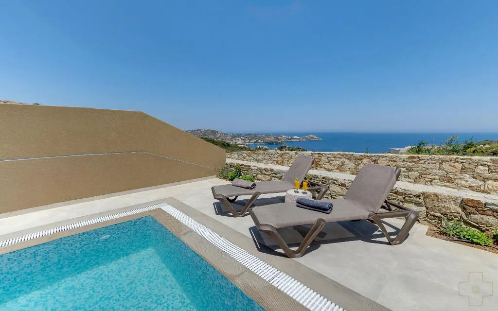 SUITE DELUXE WITH PRIVATE POOL Room, Spiros-Soula Family Hotel & Thematic Suites, Crete