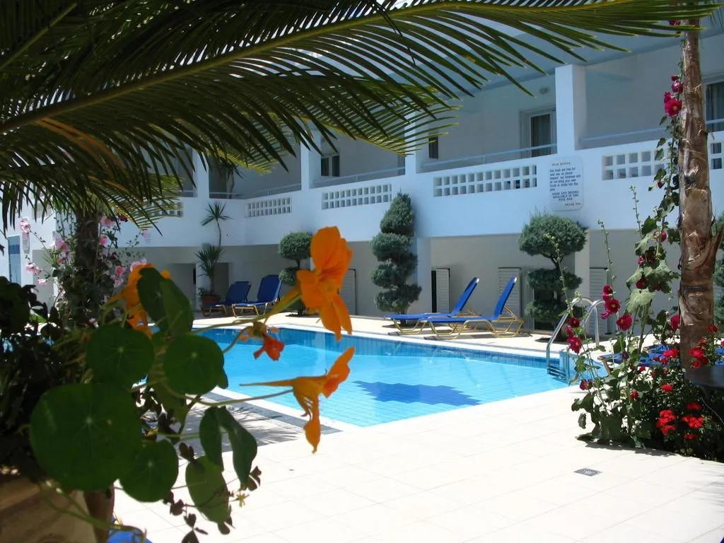Pool, Emerald Studios & Hotel, Crete