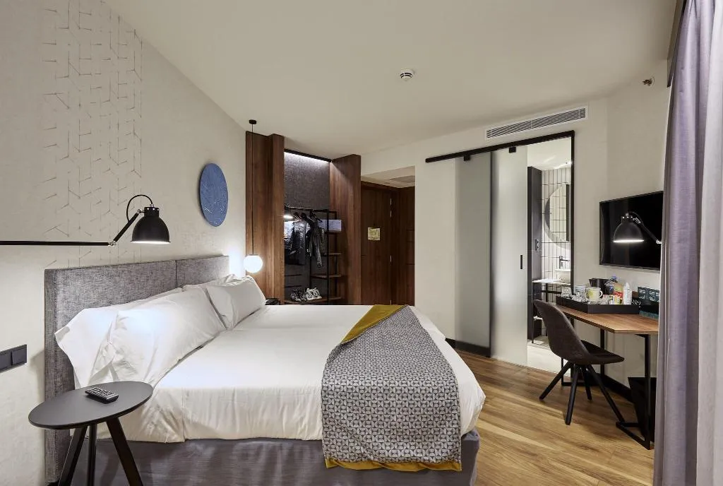 DOUBLE SUPERIOR KING BED Room, Radisson Blu 1882 Hotel, Barcelona Sagrada Familia, Barcelona