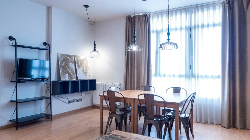 APARTMENT CAPACITY 6 THREE BEDROOM Room, Barcelona Sants Station Apartments, Barcelona