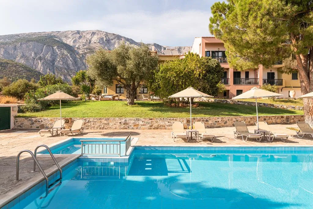 Pool, Ledra, Samos