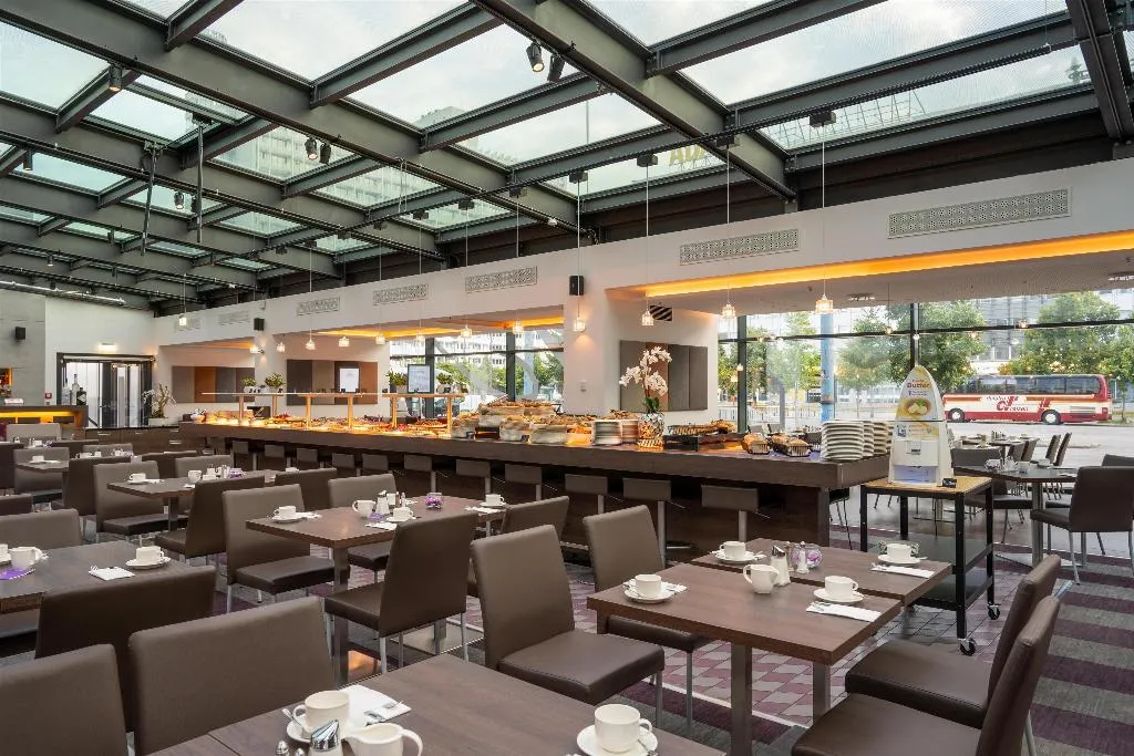 Restaurant, Park Inn by Radisson Berlin Alexanderplatz, Berlin