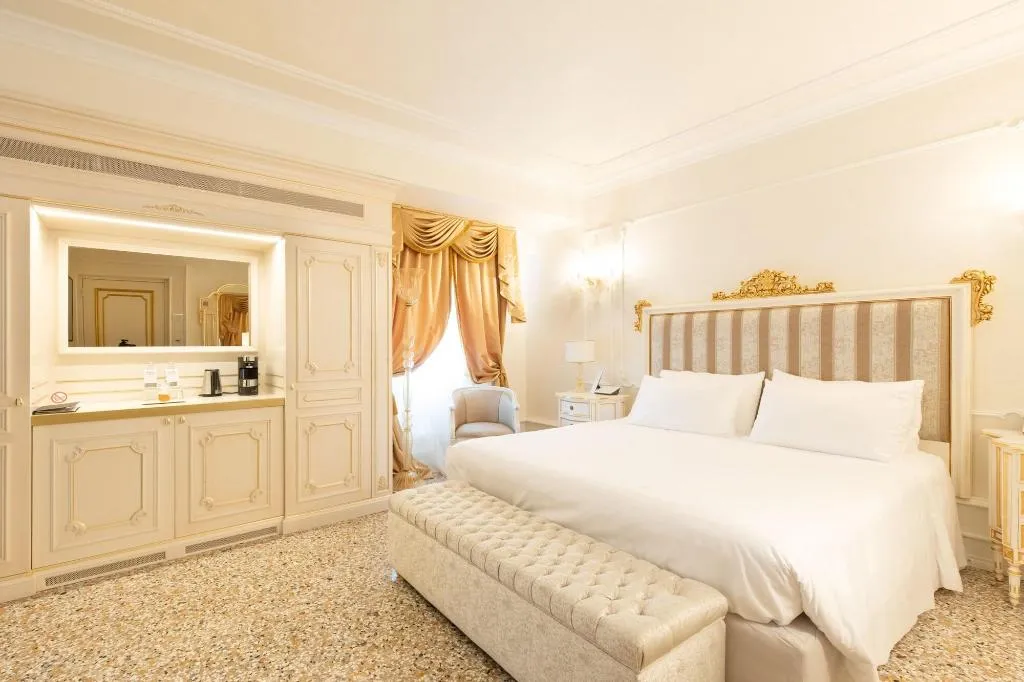 DOUBLE SUPERIOR Room, Cà Bonfadini Historic Experience, Venice