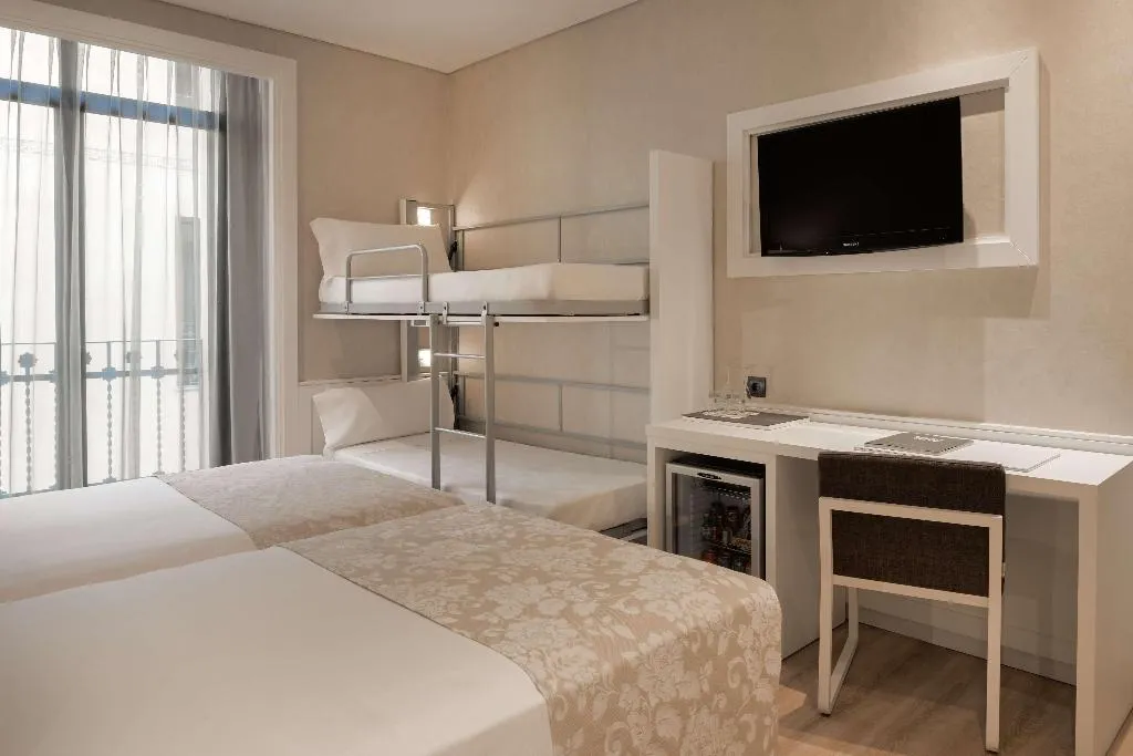 Room, Catalonia Puerta del Sol, Madrid