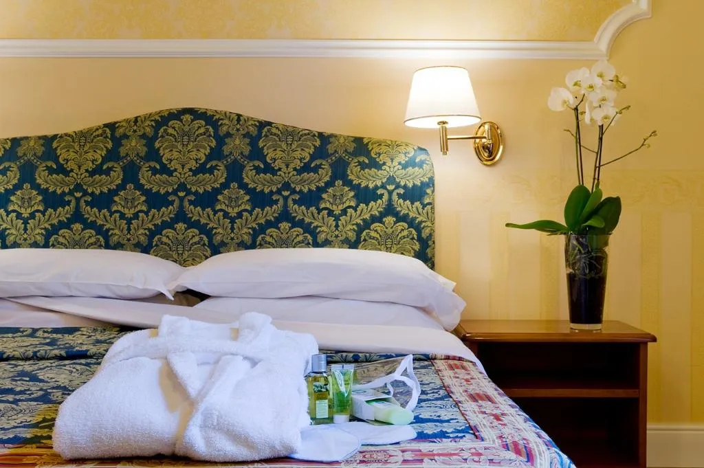Double or Twin COMFORT Room, Silla, Florence