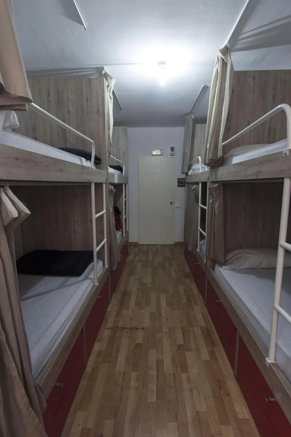 DOUBLE ONE BED Room, Break N Bed Hostel, Barcelona