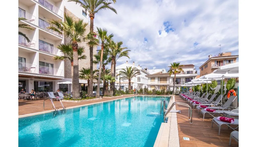 Pool, JS Yate, Majorca