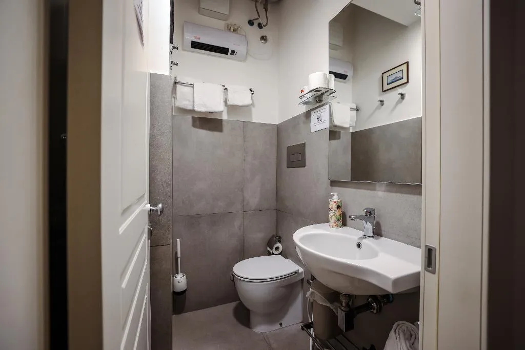 DOUBLE ECONOMY Room, Dimora Megaride, Naples