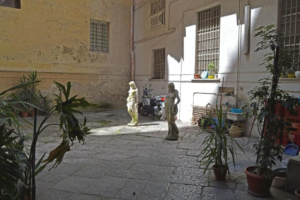 Room, B&B Central Station Napoli, Naples