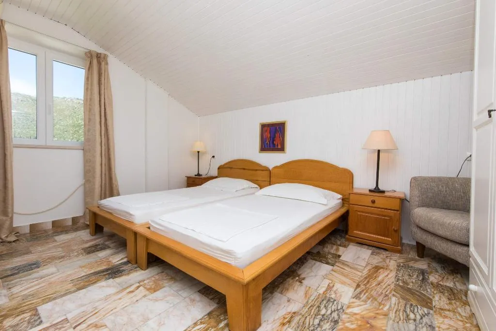 TWIN GARDEN VIEW Room, Guest House J&J, Dubrovnik