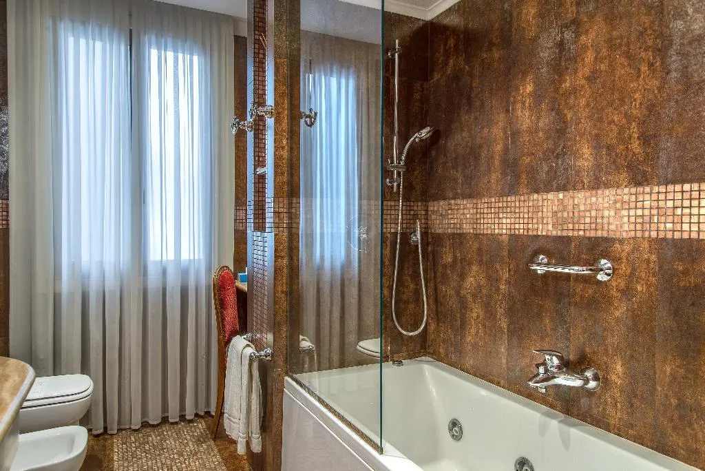JUNIOR SUITE STANDARD Room, Forum, Rome
