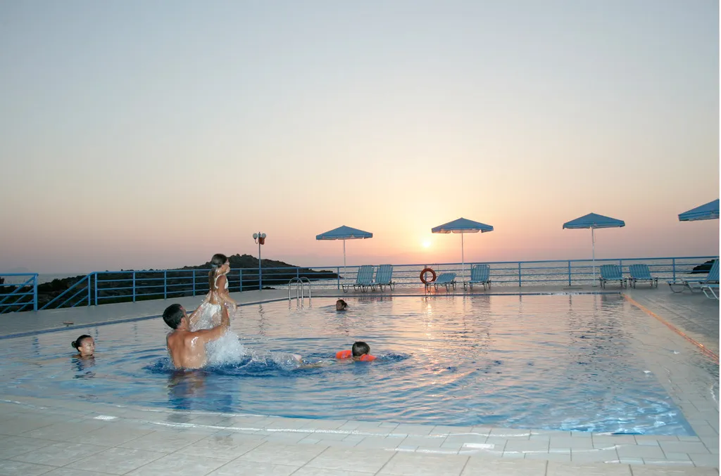 Pool, Nanakis beach apartments, Crete