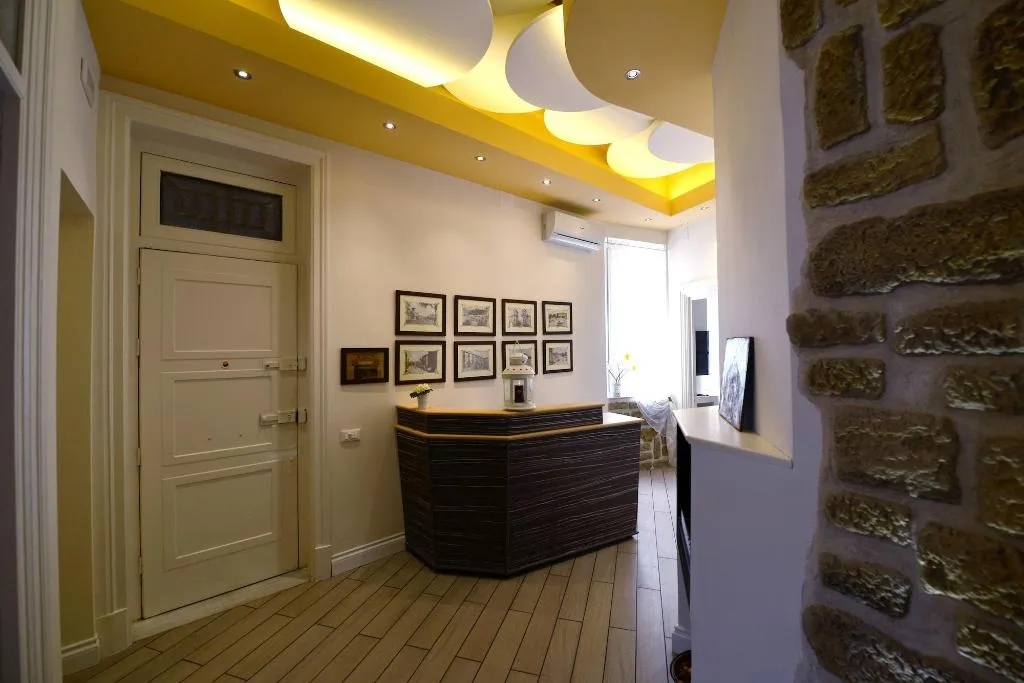 Lobby, 174 Via Roma, Palermo