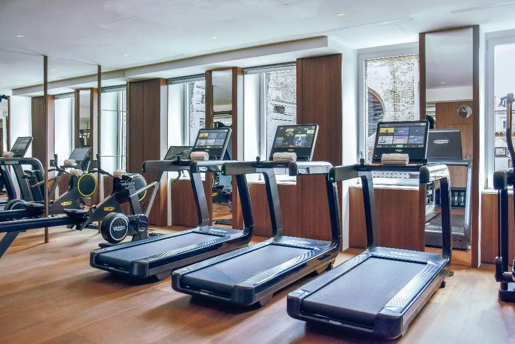 Sports and Entertainment, Palazzo Cordusio A Gran Melia Hotel, Naples