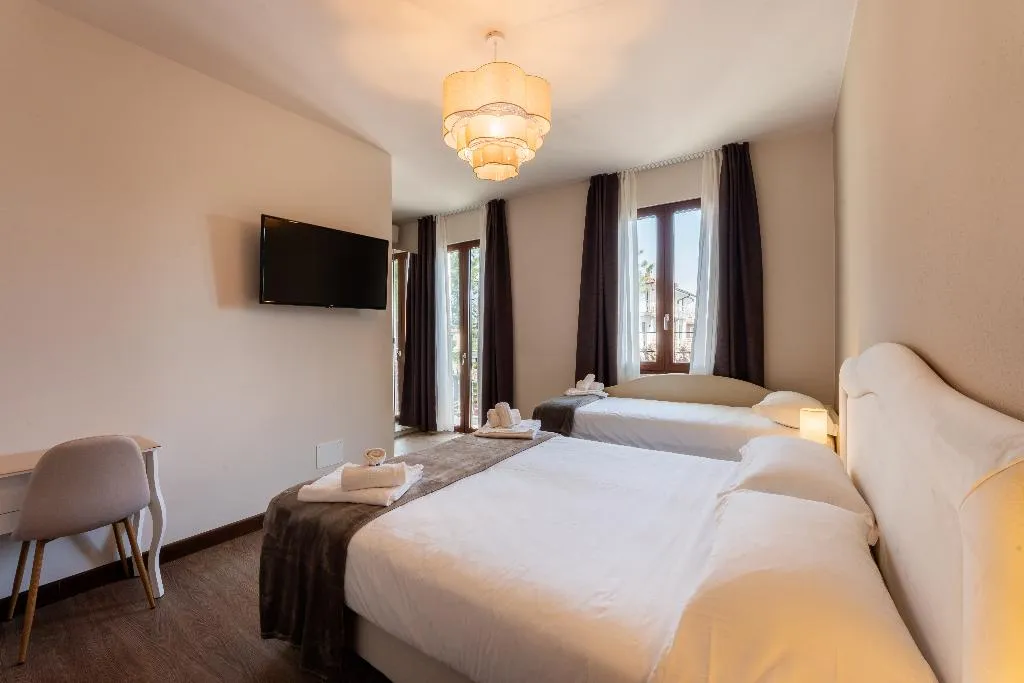 TRIPLE CLASSIC Room, Hotel Gardenia Sirmione, Milan