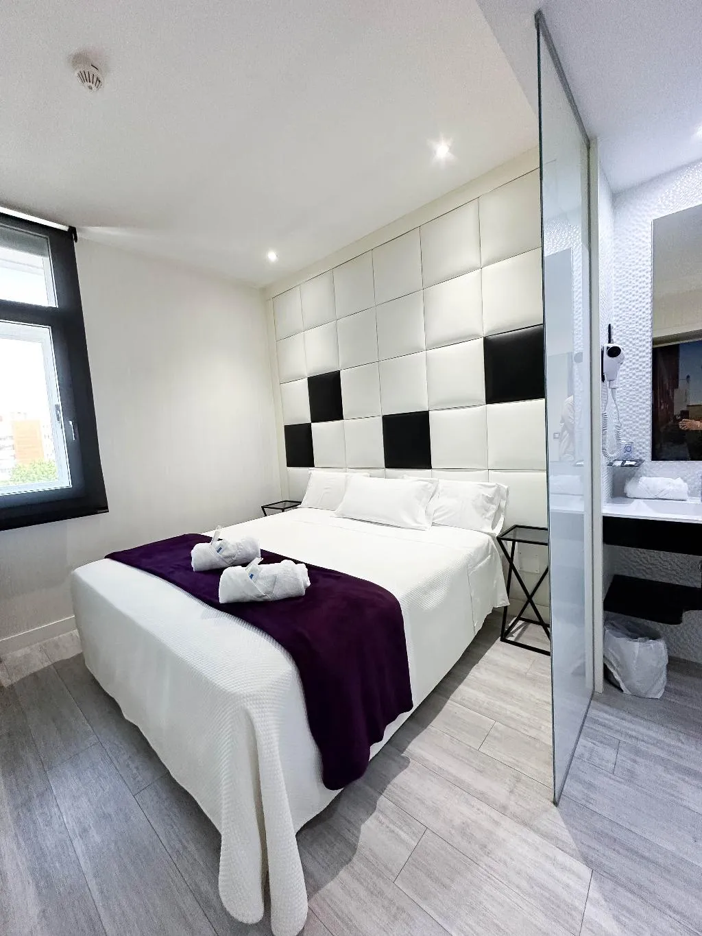 DOUBLE KING SIZE BED Room, Avenida de España, Madrid