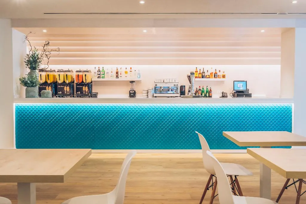 Bar, Iberostar Waves Alcudia Park, Majorca