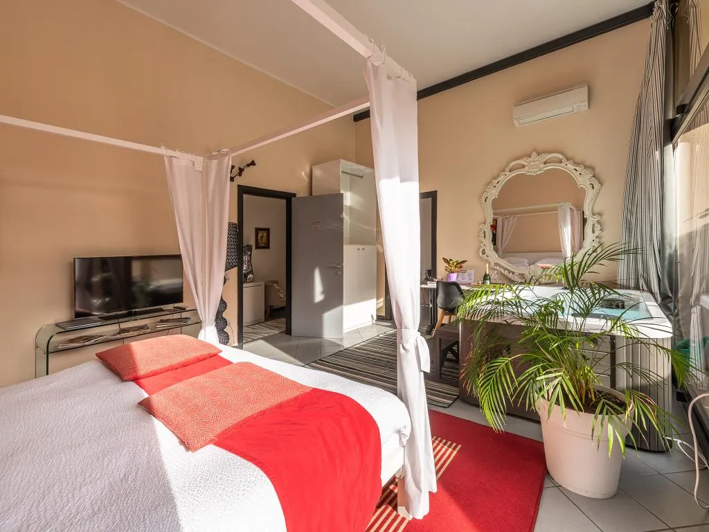 SUITE WITH PRIVATE POOL Room, Snob Luxury Suite, Cagliari