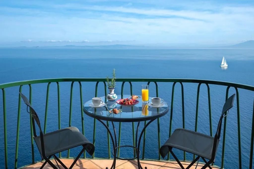 Double or Twin PREMIUM SEA VIEW Room, Caesar Augustus, Naples