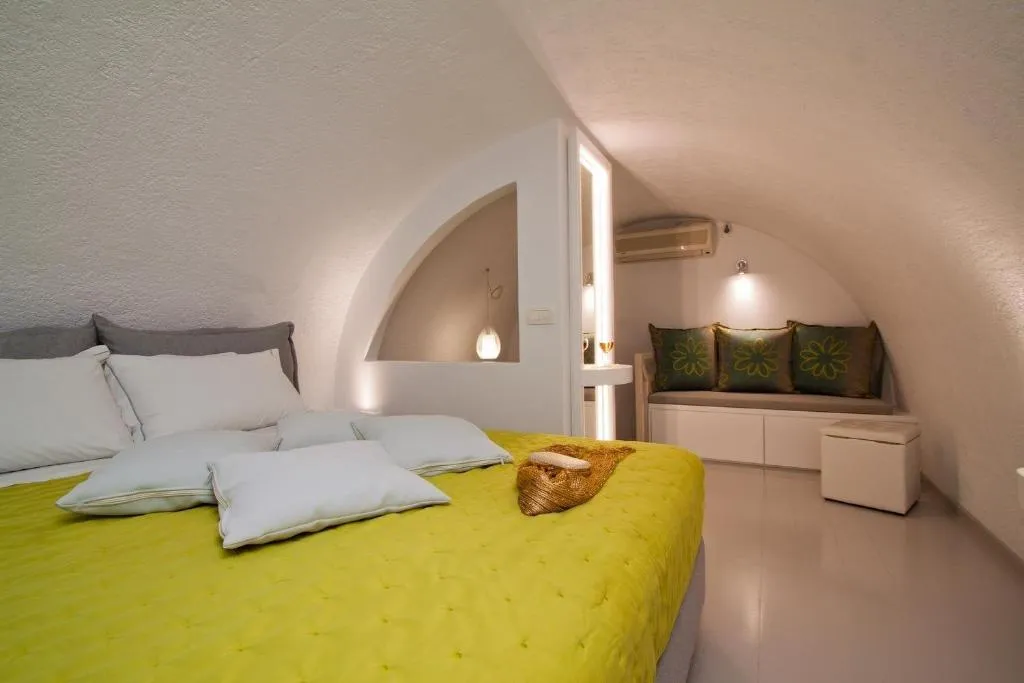 Room, Nemesis, Santorini