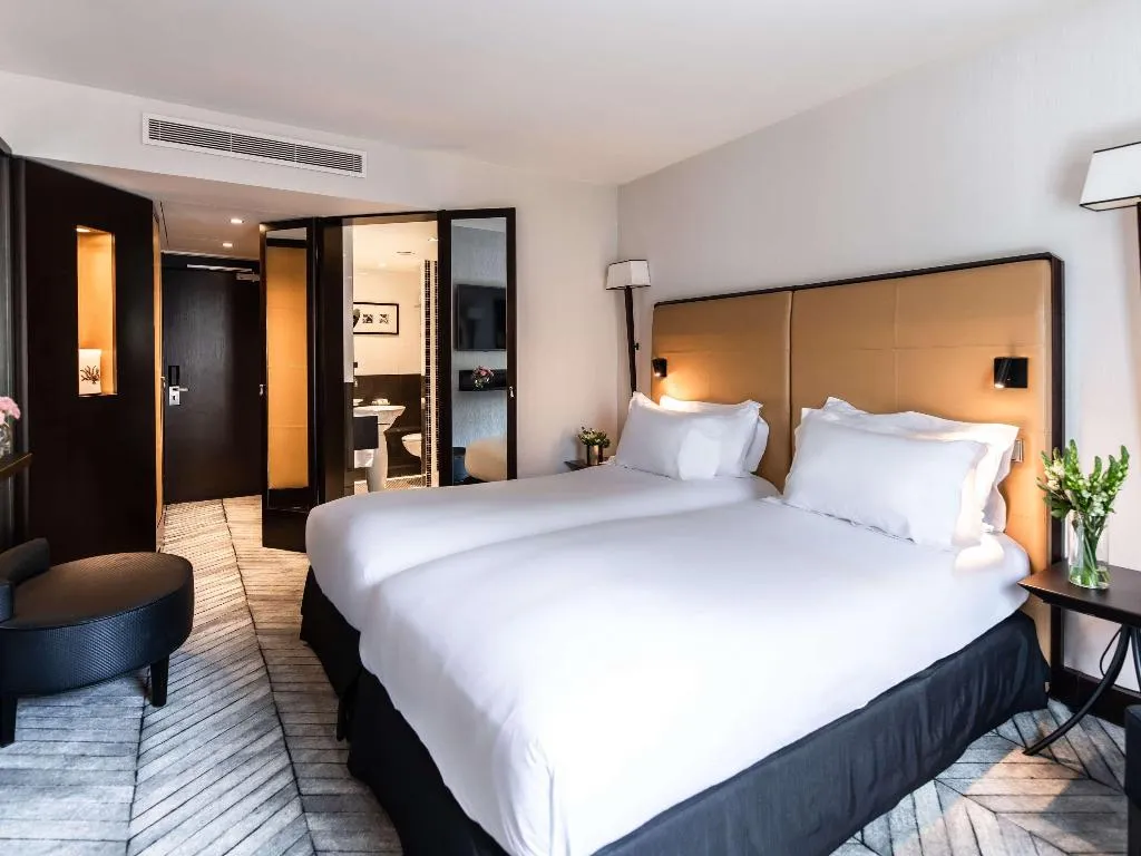 DOUBLE SUPERIOR KING BED Room, Sofitel Lisbon Liberdade, Lisbon