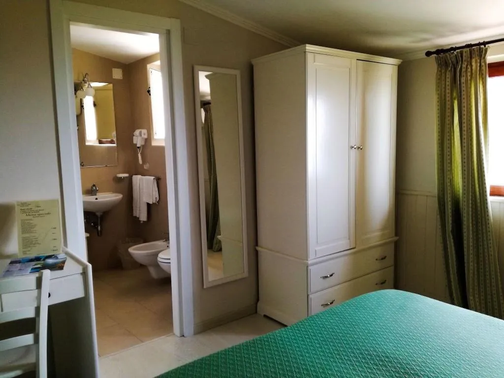 DOUBLE BASIC Room, Villa Fiorita, Naples