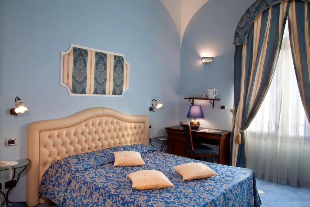 Room, L'Antico Convitto, Naples