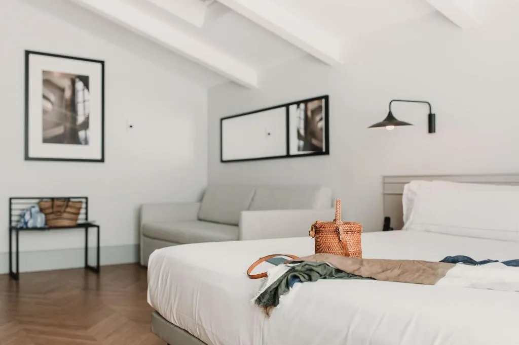 Room, Room Mate Collection Helen Berger, Valencia