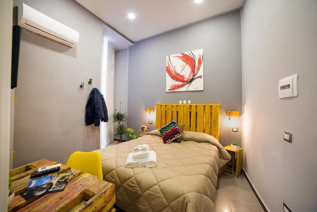 DOUBLE STANDARD Room, B&B Le 4 Stagioni Dante’s Suites, Naples