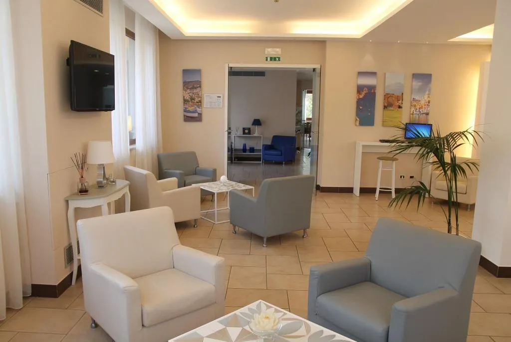 Lobby, Leone, Naples