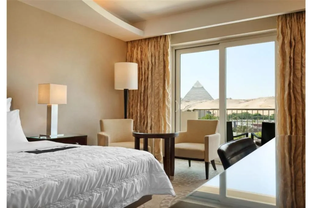 SINGLE POOL VIEW Room, Le Meridien Pyramids, Cairo