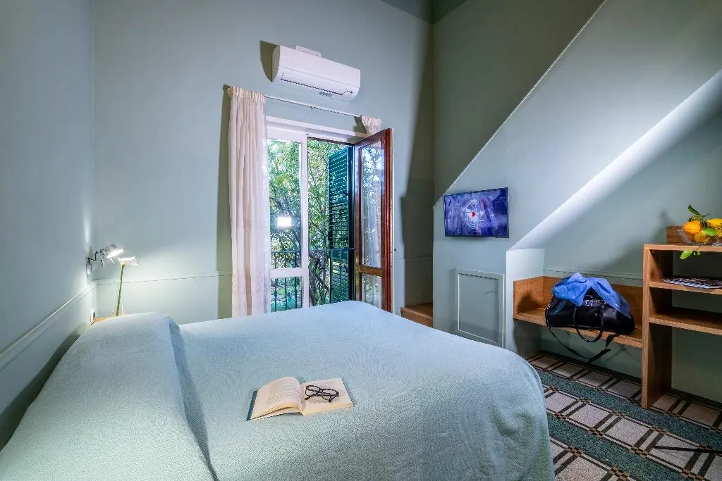 TRIPLE STANDARD Room, Il Roseto Resort, Naples