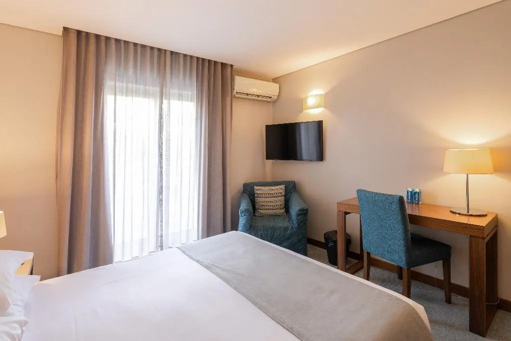 SINGLE WITH TERRACE Room, Navarras, Porto