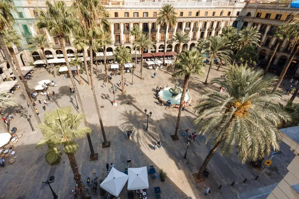 General view, Do: Placa Reial, Barcelona