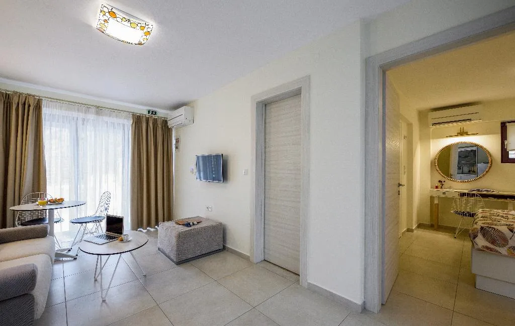 APARTMENT GARDEN VIEW Room, Elpiniki Luxury Apartments, Thessaloniki